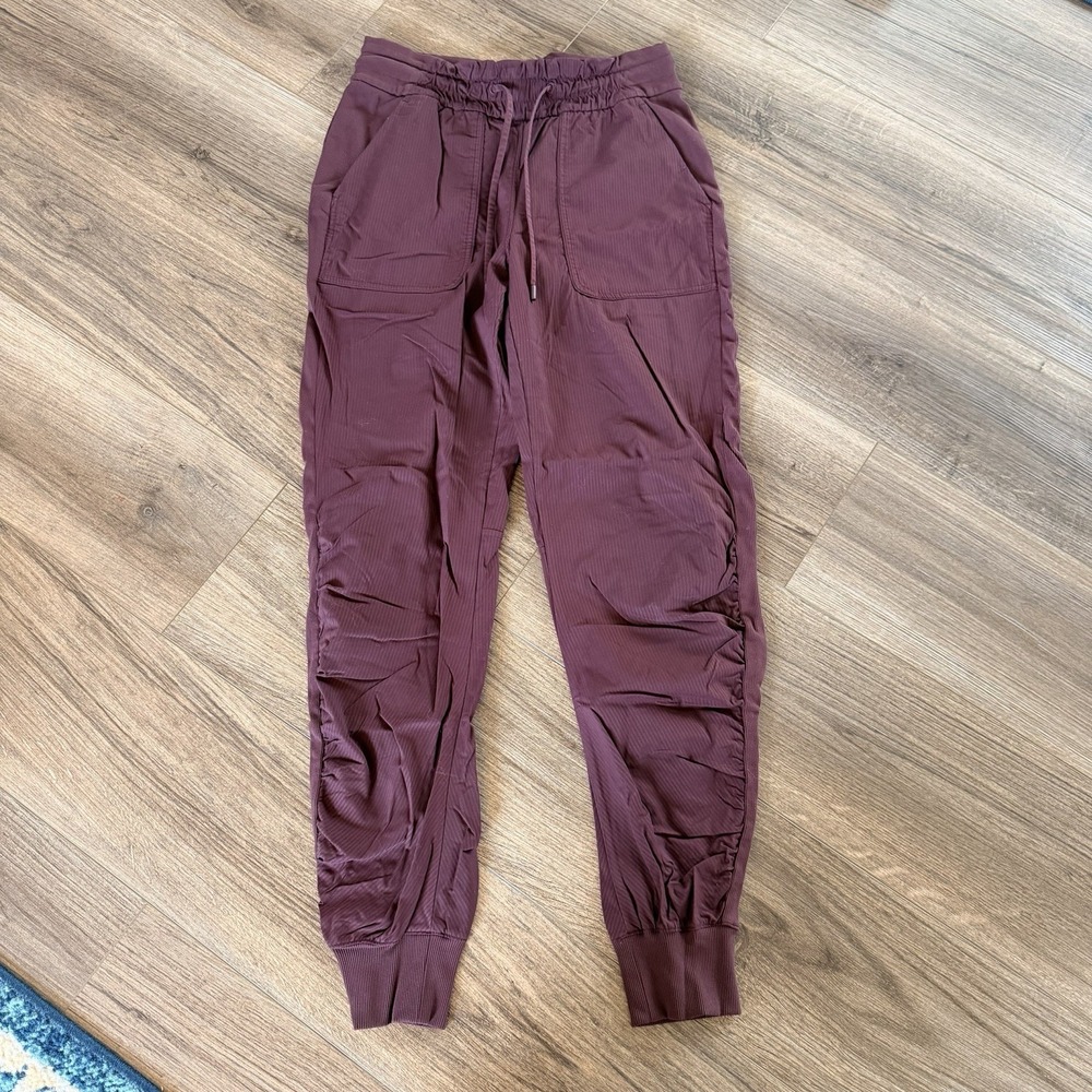 Lululemon Beyond The Studio Jogger Pants 28" Size 6 Maroon - LW5CZHS